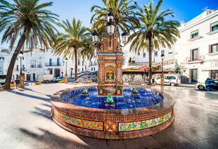 Mosaik Fontäne auf dem Hauptplatz von Vejer