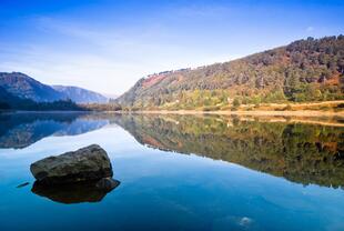 Glendalough Park im Gebiet der Wicklow Mountains