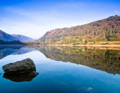 Glendalough Park im Gebiet der Wicklow Mountains