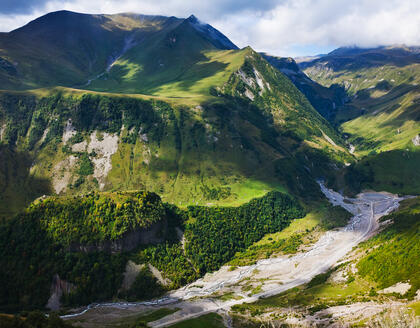 Blick auf die Landschaft an der Georgischen Heerstraße