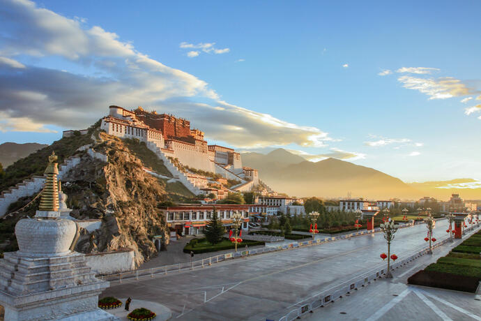 Anblick des heiligen Potala-Palastes in Lhasa 