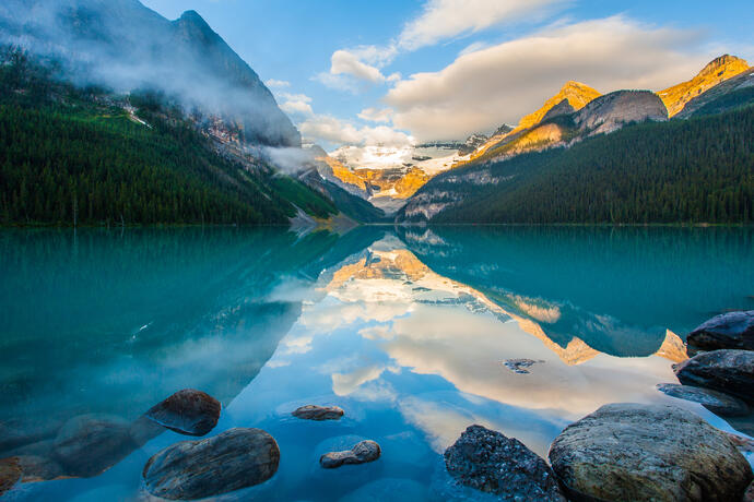 Lake Louise bei Sonnenaufgang 