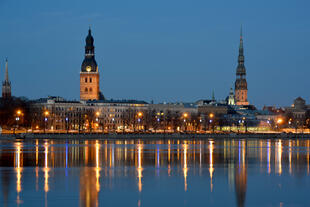 Riga bei Nacht