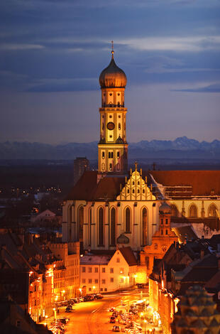 St.Ulrich und Afra mit Alpenkette