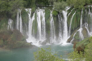 Wasserfall im botanischen Garten