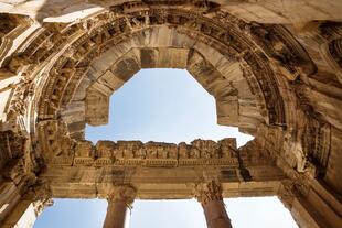 Stuck und Säulen in Baalbek