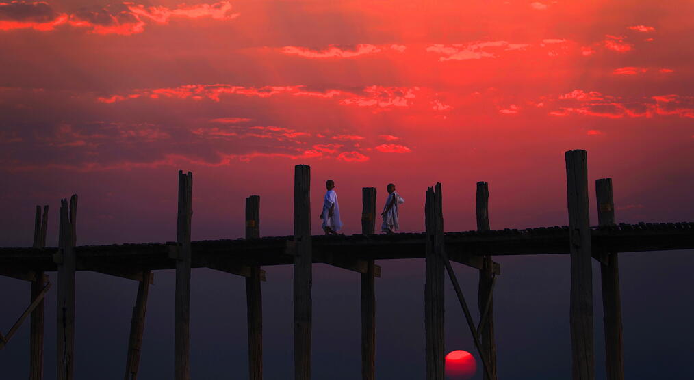 Bruecke bei Sonnenuntergang 