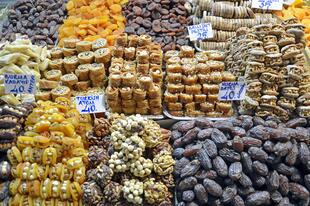 Datteln und Baklava auf dem Großen Basar