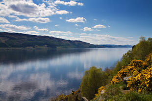 Spiegelungen auf dem Loch Ness