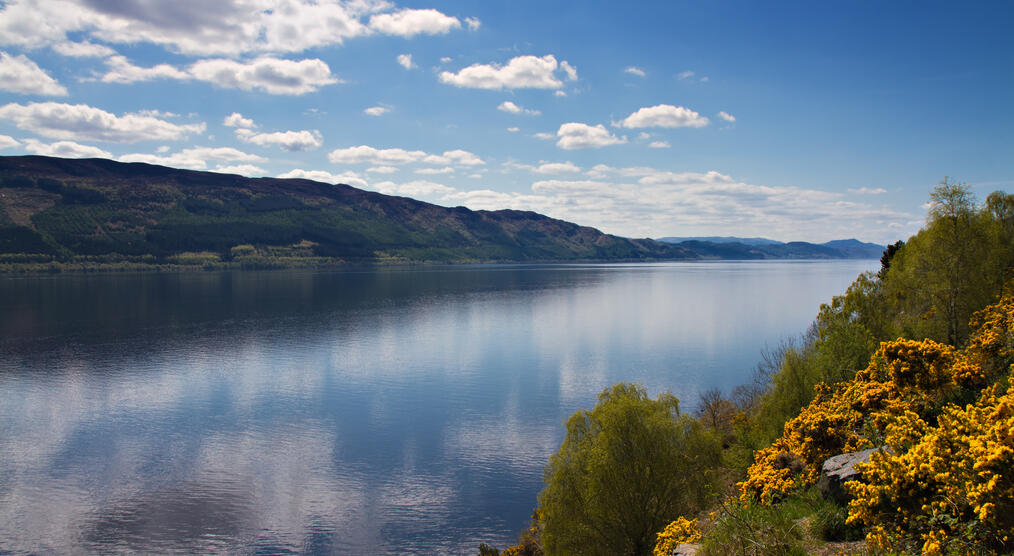 Spiegelungen auf dem Loch Ness