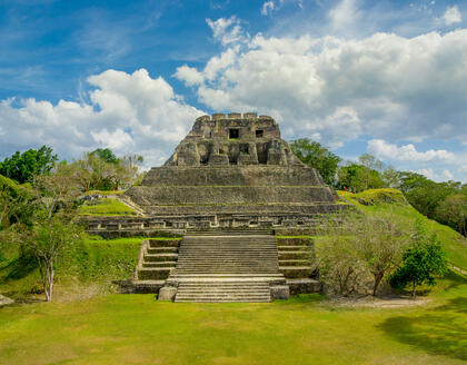 Blick auf Maya Ruine