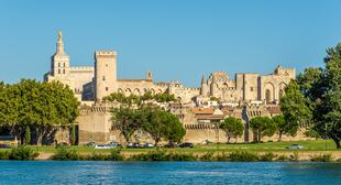 Blick auf den Papstpalast in Avignon