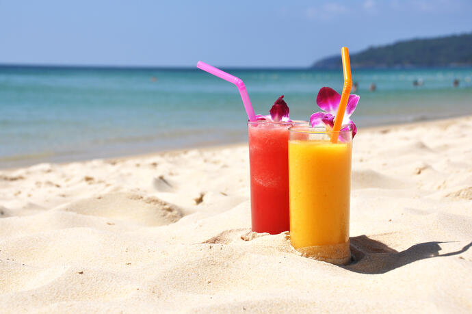 Cocktails am Strand von Holguin