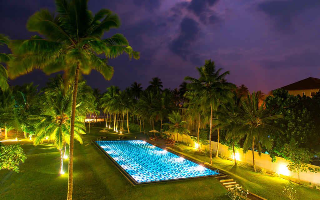 Swimming Pool bei Nacht