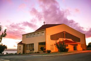 Katholische Kirche in Inhambane bei Sonnenuntergang