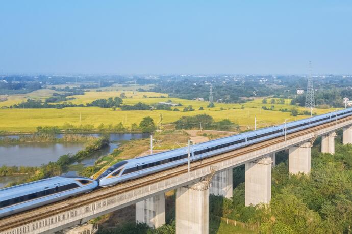 Sicht auf einen Hochgeschwindigkeitszug in China 