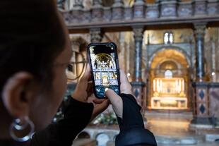 Touristin in Markusbasilika