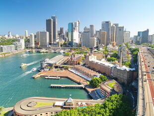 Sydney über die Harbour Bridge 