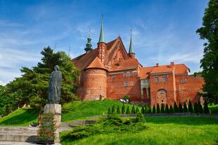 Frauenburger Dom und Kopernikus Denkmal