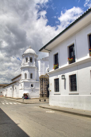 Typisch weiße Häuserfassade in Popayan