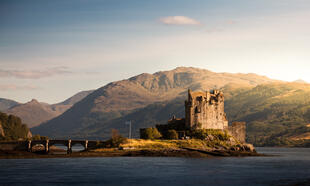 Eilean Donan Castle bei Sonnenaufgang