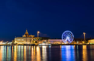 Helsinki bei Nacht