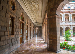 Koloniale Hallen in der Altstadt von Cuenca