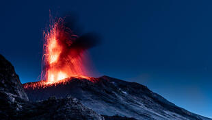 Stromboli bei Nacht