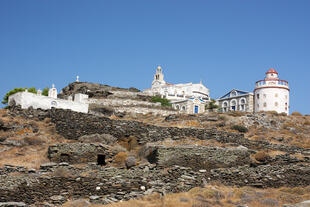 Das Kloster der Panagia Katapolianis auf Tinos