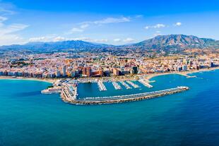 Blick auf den Stadtstrand von Fuengirola