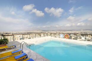 Swimming-Pool auf der Dachterrasse