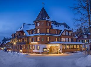 Winterliche Außenansicht Hotel Schwarzwaldhof