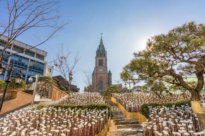 Blick auf die Myeongdong-Kirche 