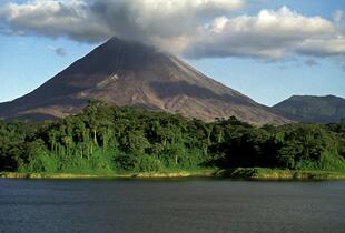 Vulkan Arenal mit Arenalsee