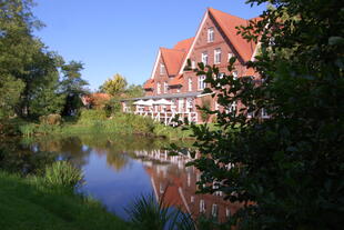 Hauseigener See zum Schwimmen