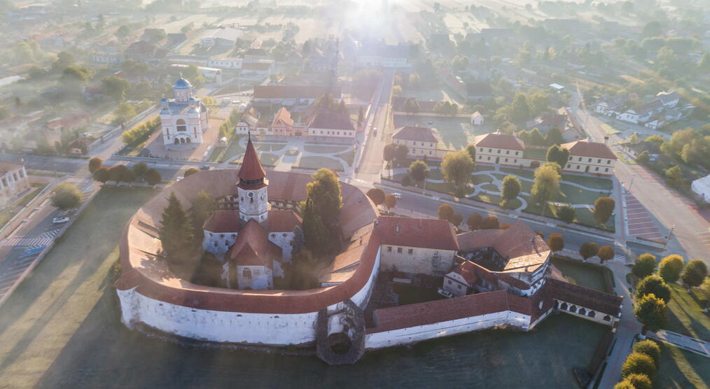 Blick über die Anlage der Kirchenburg Tartlau