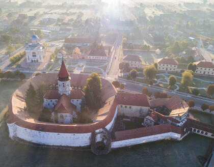 Blick über die Anlage der Kirchenburg Tartlau