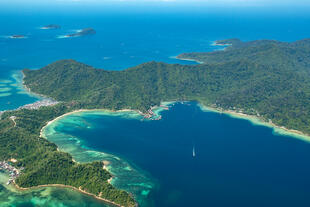 Luftansicht von Gaya Island