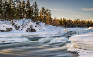 Gefrorener Fluss in Ivalo