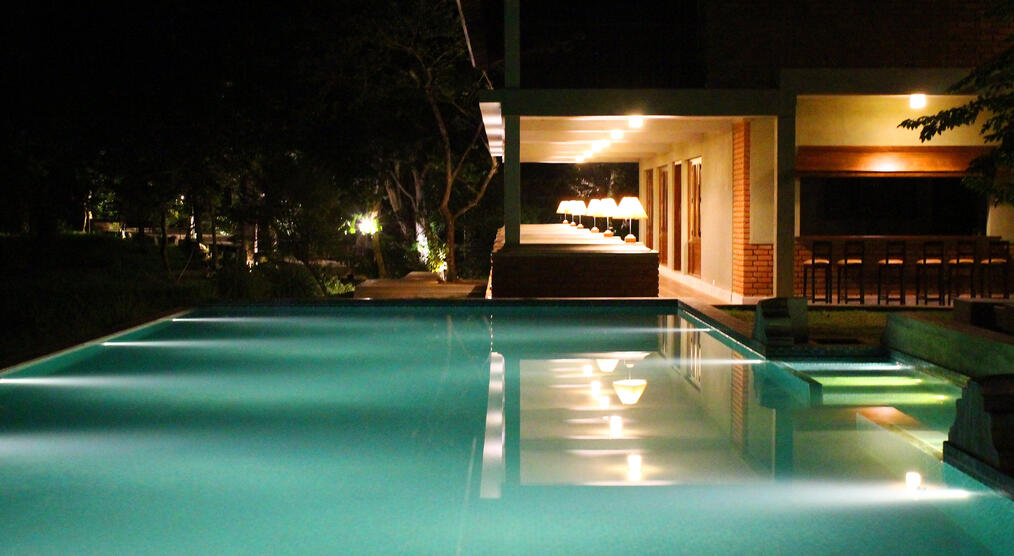 Swimming Pool bei Nacht