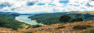 Mavrovo See im Nationalpark in Nordmazedonien