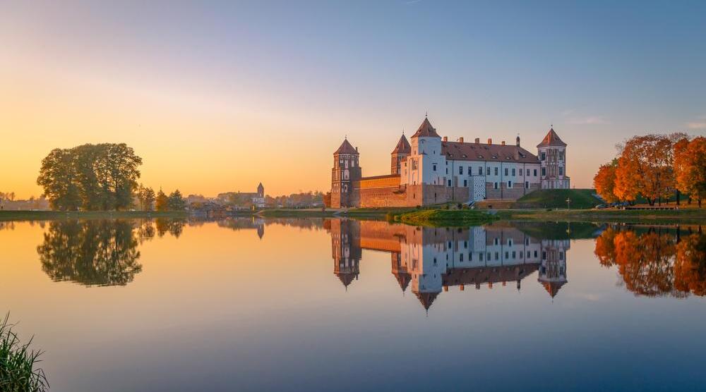 Schloss Mir im Sonnenuntergang