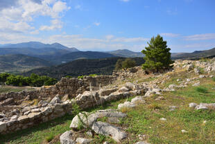 Blick auf archäologische Stätte Mykenes & Tiryns'