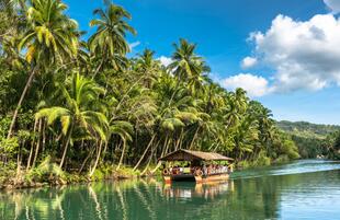 Floßboot auf dem Loboc Fluss