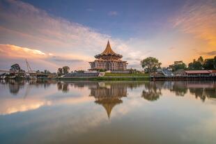 Wahrzeichen von Kuching im Abendlicht