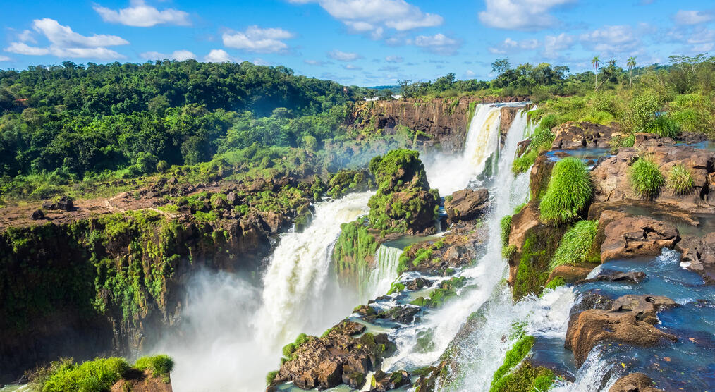 Blick auf die Iguazu Wasserfälle