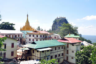 Blick auf Mount Popa