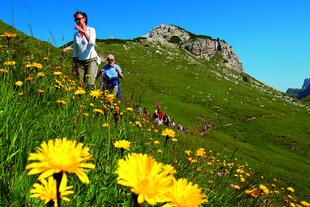 Wanderer am Valparola Pass