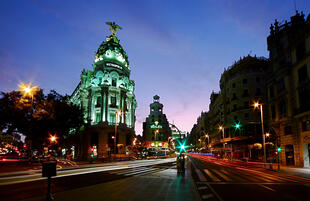 Gran Vía bei Nacht