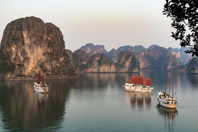 Halong Bucht mit Booten